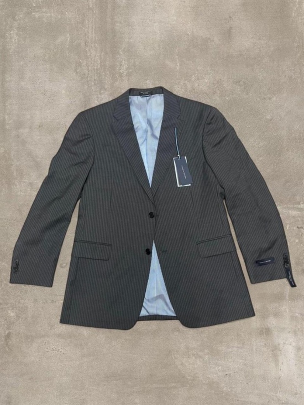 Tommy Hilfiger Men’s Gray Pinstripe Wool Suit 36x32 Blazer Jacket Set NWT